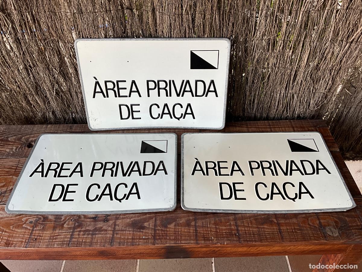 Carteles: LOTE DE TRES CHAPAS ORIGINALES DE &Aacute;REA PRIVADA DE CA&Ccedil;A - TABLILLA CATALUNYA