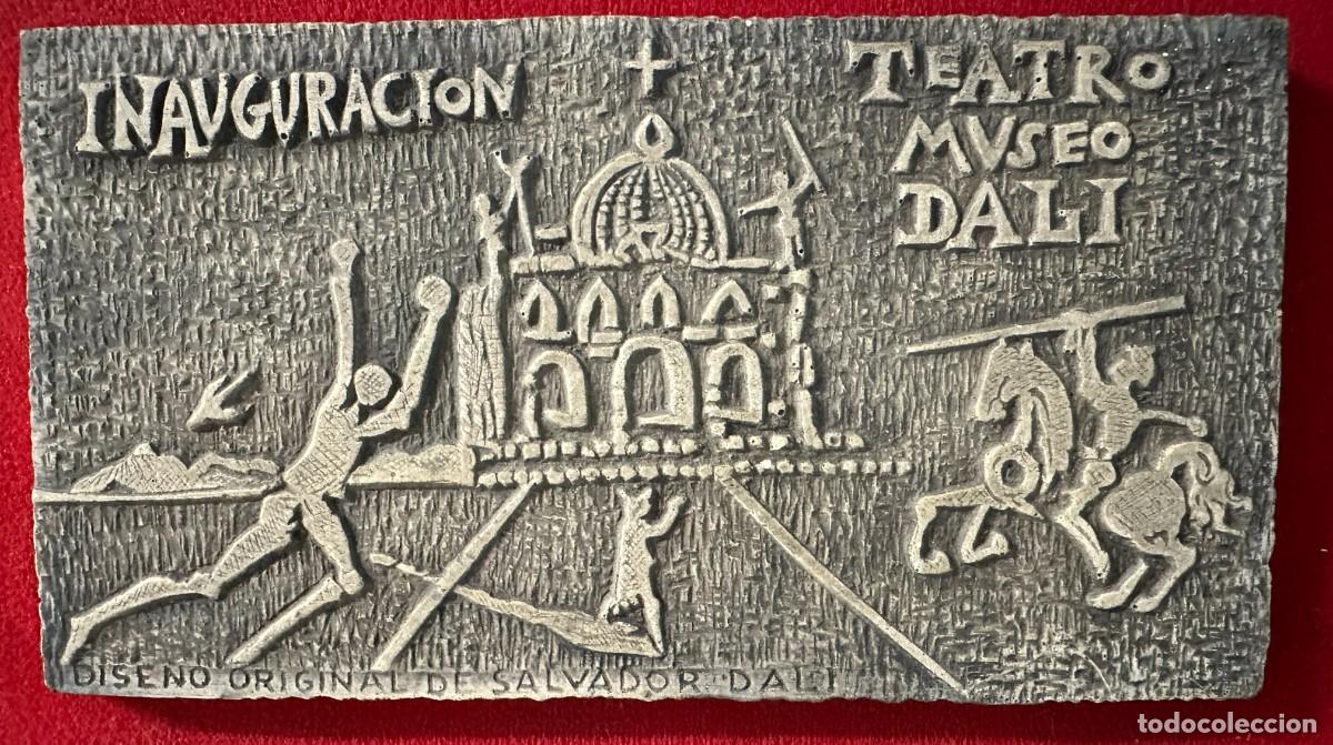 Carteles: Bajorrelieve inauguraci&oacute;n Teatro Museo Dal&iacute; Figueres 1974