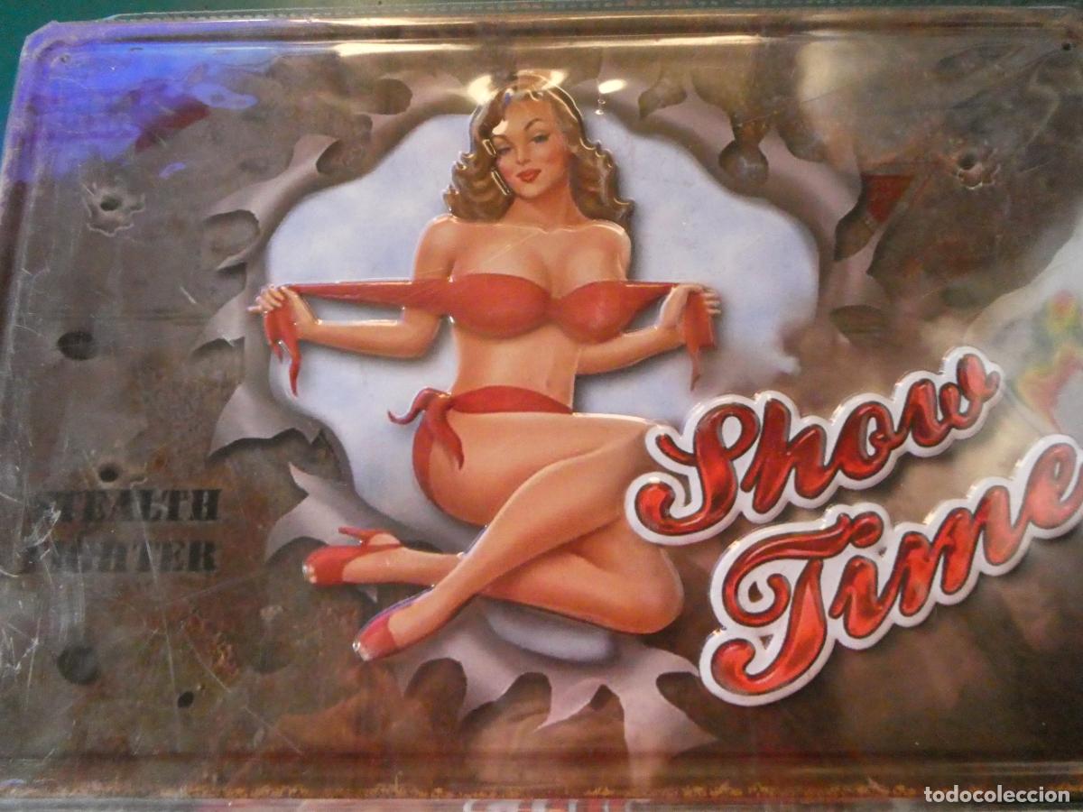 Carteles: CHAPA CARTEL MET&Aacute;LICO PUBLICITARIO. MUJER SEXY SHOW TIME ARMADURA CAZA 30X20CM 150 GR