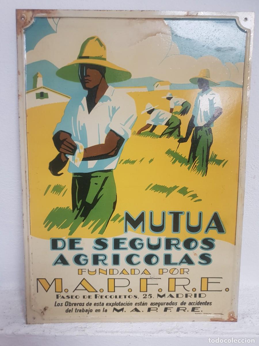 Carteles: Cartel chapa mutua de seguros agricolas Mapfre amarillo sin uso