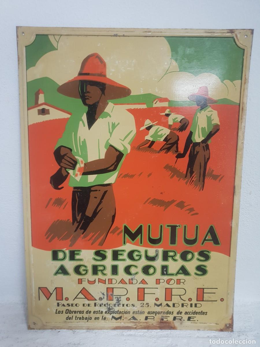 Carteles: Cartel chapa mutua de seguros agricolas Mapfre rojo sin uso