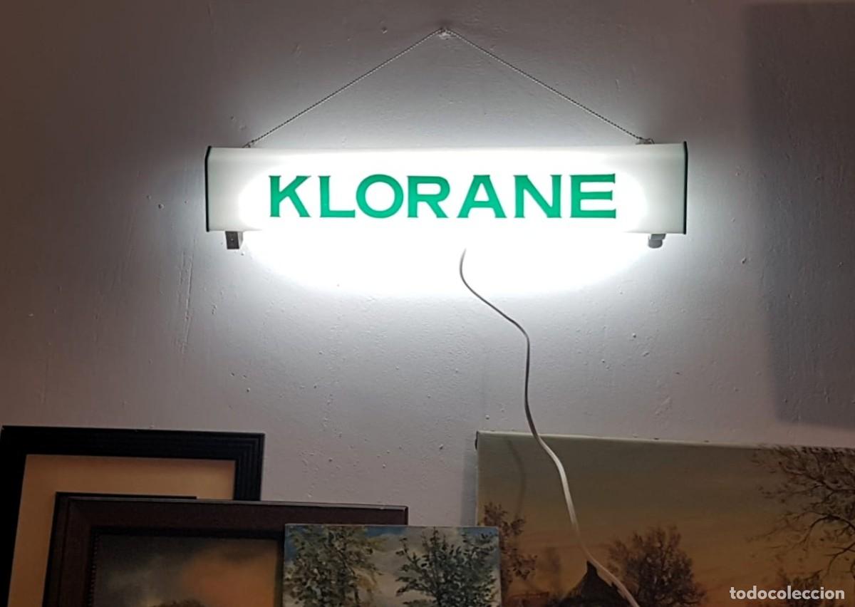 Carteles: LUMINOSO ORIGINAL VINTAGE PUBLICITARIO-KLORANE-DE FARMACIA Y PELUQUER&Iacute;A 56,5X10X8 CM.