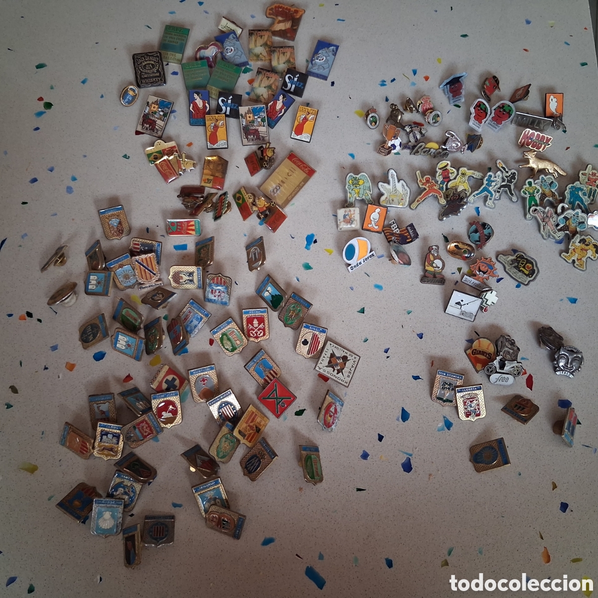Carteles: Lote de 140 pins Variados