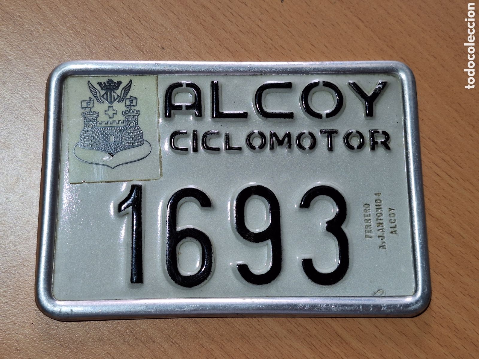 Carteles: Matr&iacute;cula Alcoy ciclomotor . En relieve.