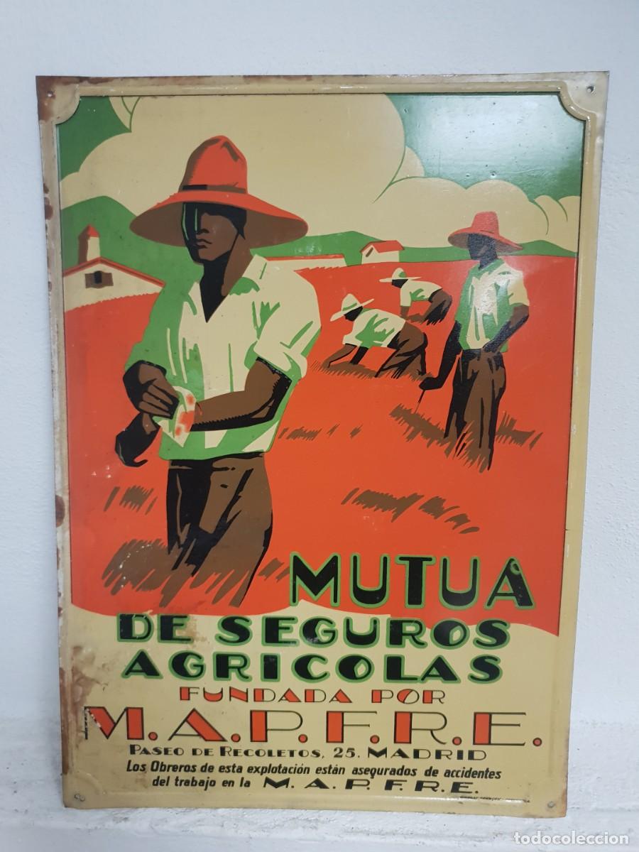 Carteles: Cartel chapa mutua de seguros agricolas Mapfre rojo sin uso