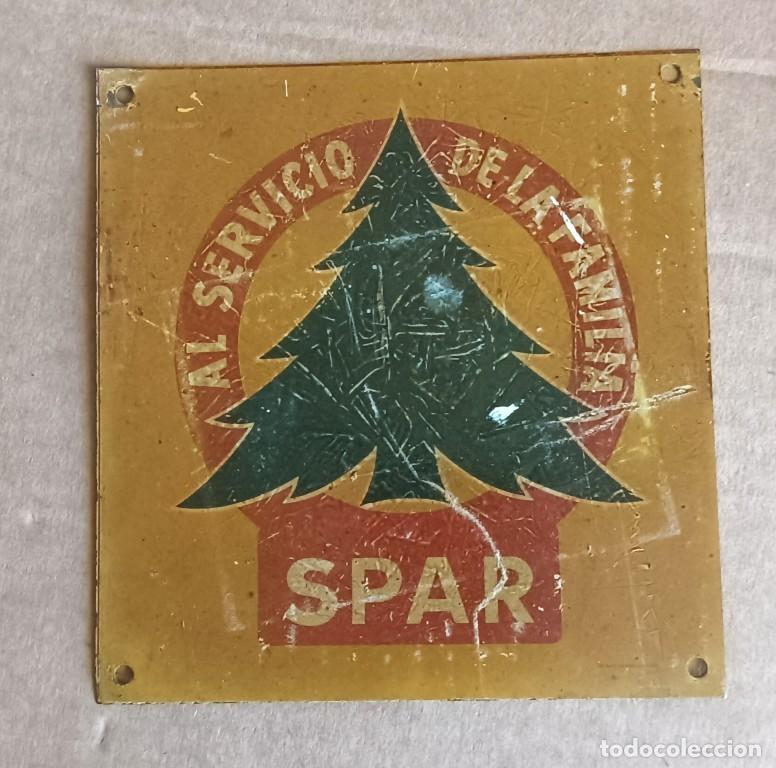 Carteles: Chapa propaganda SPAR -- Al servicio de la familia -- 12,5 x 12,5 cm.