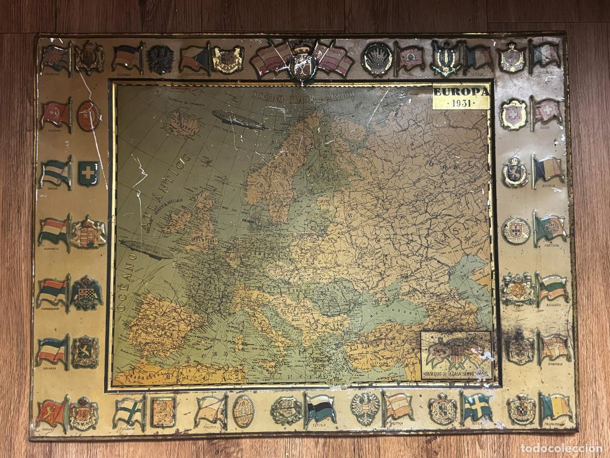Plakate: MAPA LITOGR&Aacute;FICO DE EUROPA (1931). CARTEL DE CHAPA PUBLICITARIA SERVUS. ESCUDOS RELIEVE. REP&Uacute;BLICA