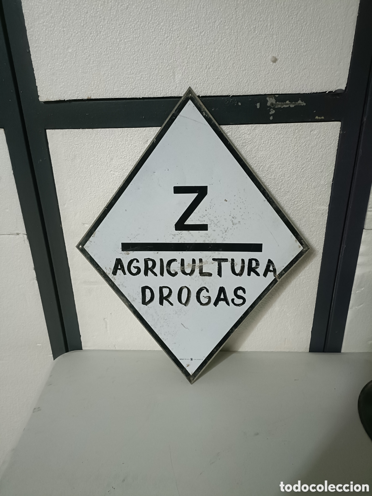 Carteles: Antigua Placa met&aacute;lica agricola INDUSTRIAS SALUDES