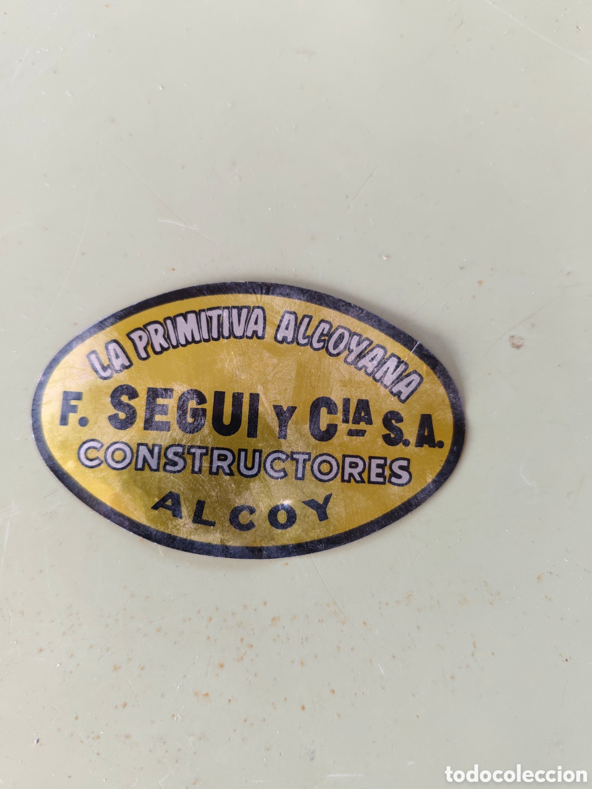 Carteles: Antigua plaquita de aluminio de La Primitiva Alcoyana, Segu&iacute; y Cia constructores de Alcoy.