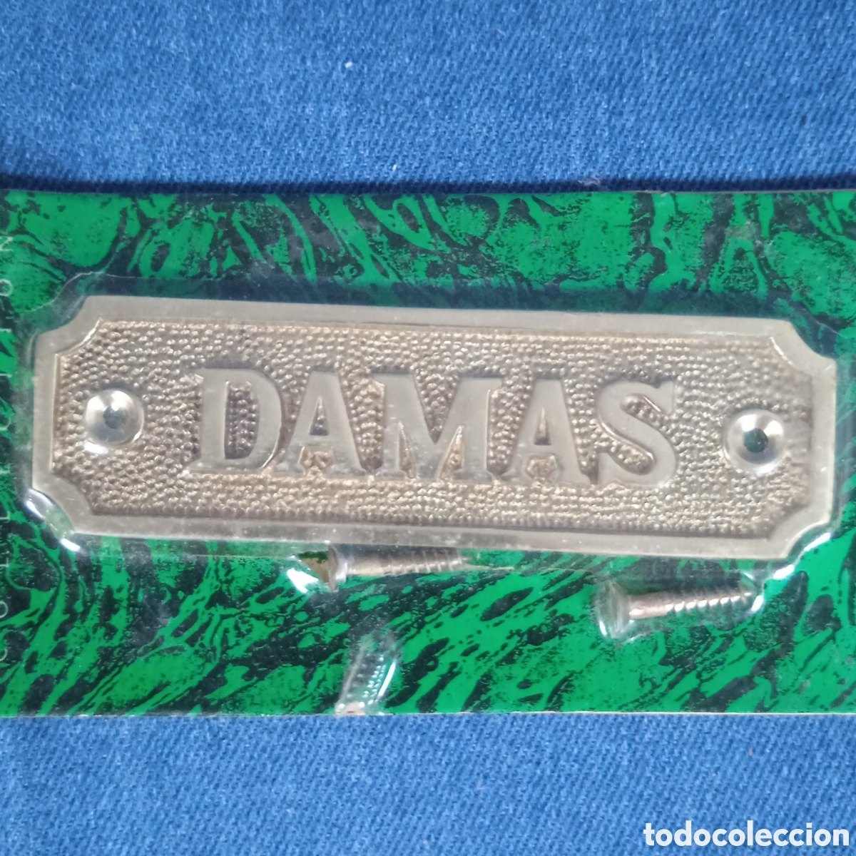 Carteles: Placa de lat&oacute;n en relieve DAMAS para puerta, armario o ba&ntilde;o
