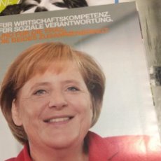 Carteles Políticos: PUBLICIDAD DE PARTIDO CDU, CON ANGELA MERKEL. PÁGINA DE REVISTA ALEMANA, ENMARCABLE.. Lote 84025640
