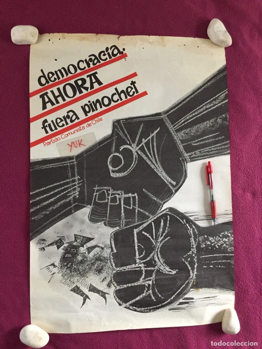 Carteles pol&iacute;ticos: POSTER / CARTEL PARA LA DEMOCRACIA EN CHILE - FUERA PINOCHET - PARTIDO COMUNISTA DE CHILE - 64X44 CM