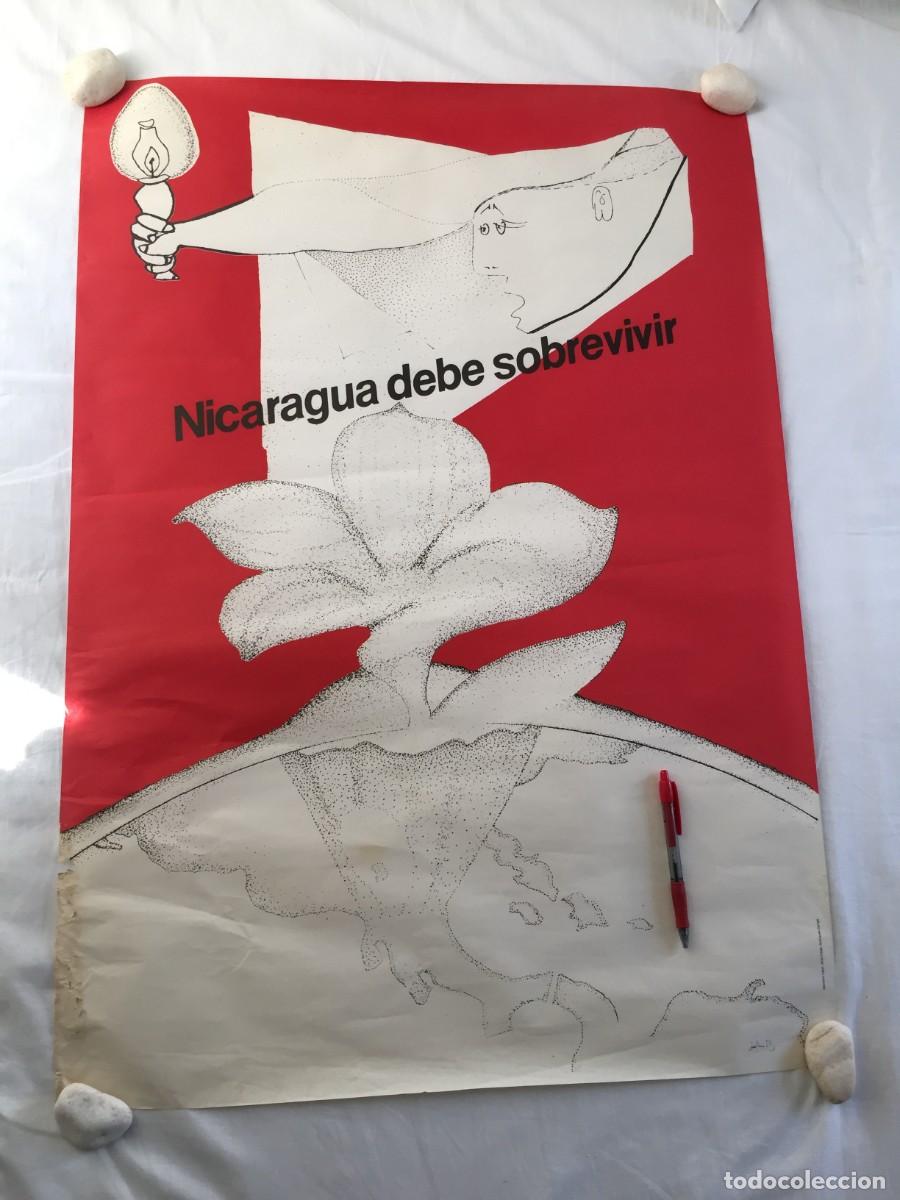 Carteles pol&iacute;ticos: POSTER / CARTEL DE NICARAGUA DEBE SOBREVIVIR - A&Ntilde;O 1985 ---- 88 X 62 CM