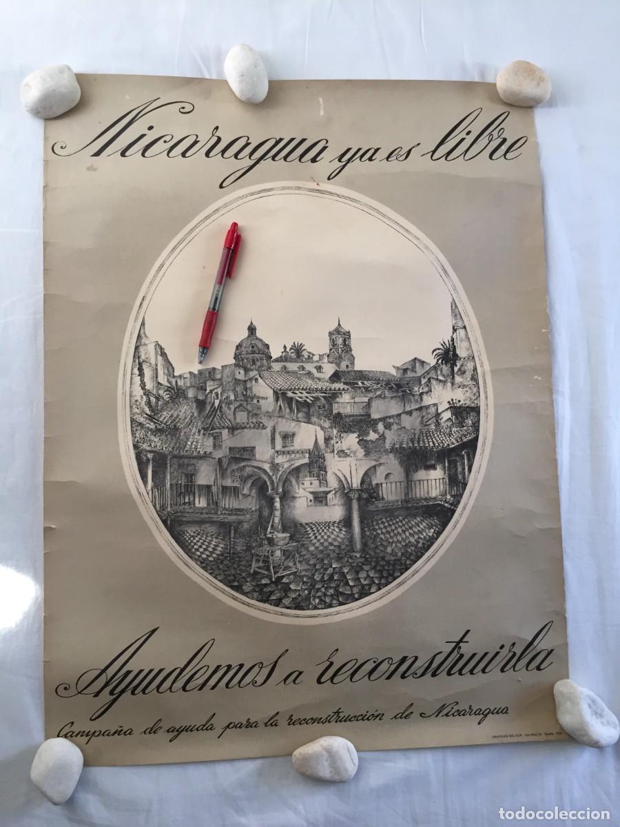 Carteles pol&iacute;ticos: POSTER / CARTEL DE NICARAGUA - YA ES LIBRE - AYUDEMOS A RECONSTRUIRLA - A&Ntilde;O 1979 ---- 49 X 65 CM