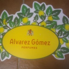 Carteles Publicitarios: PERFUMES ALVAREZ GOMEZ. Lote 272573613
