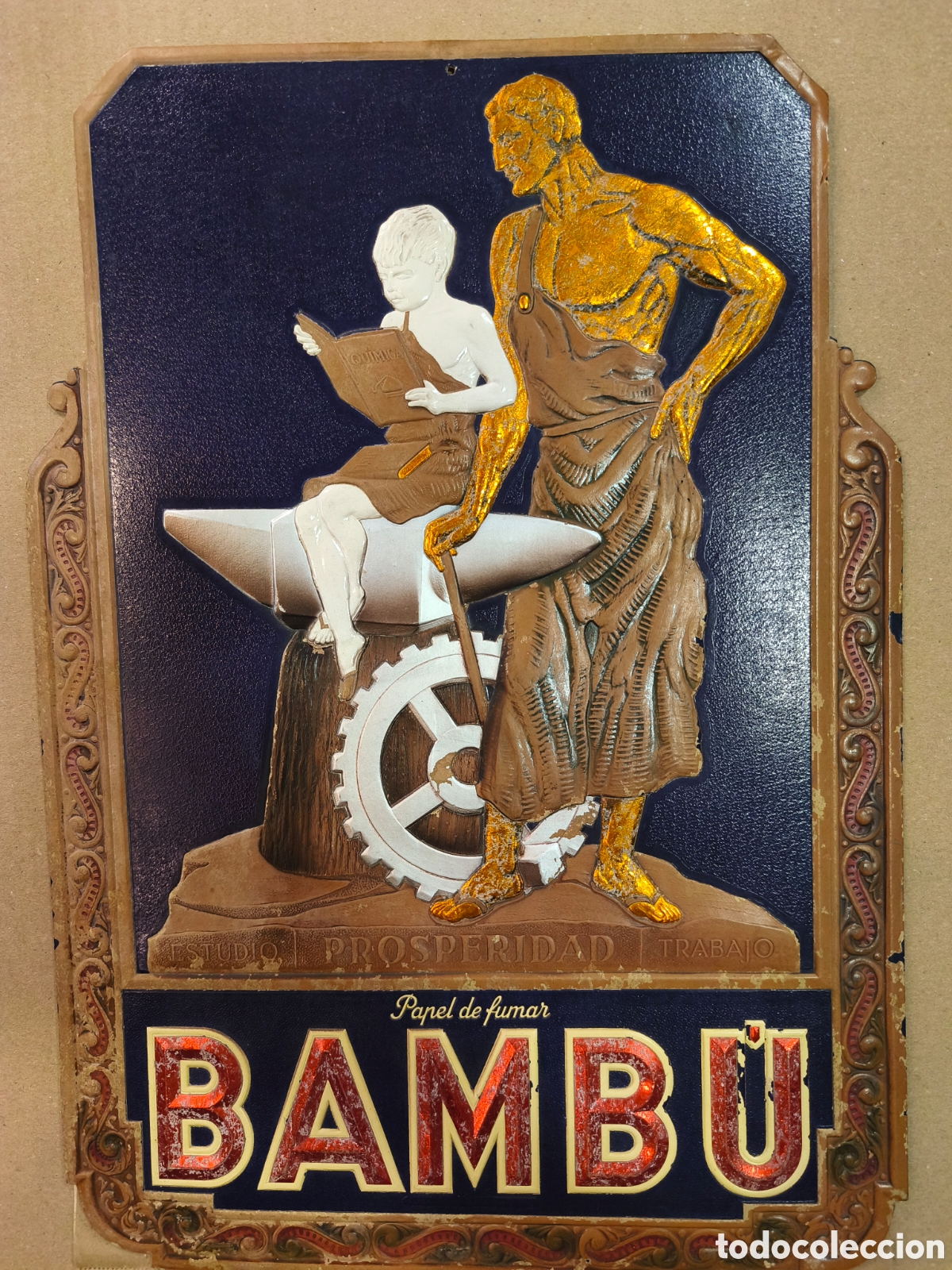 Carteles publicitarios: Cartel troquelado Bamb&uacute; Papel de fumar, con calendario 1940