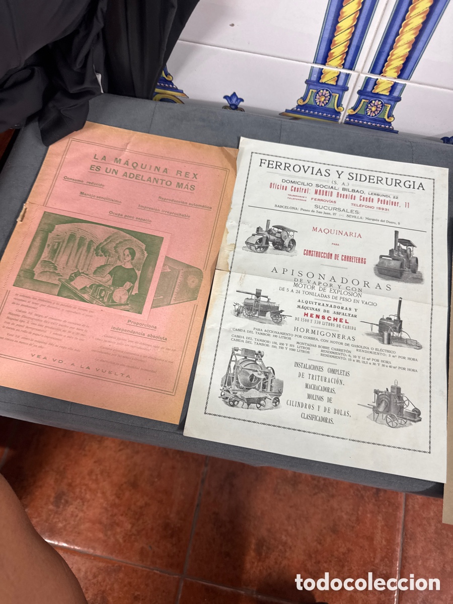 Carteles publicitarios: Lote de hojas y cat&aacute;logos de maquinarias Antigua