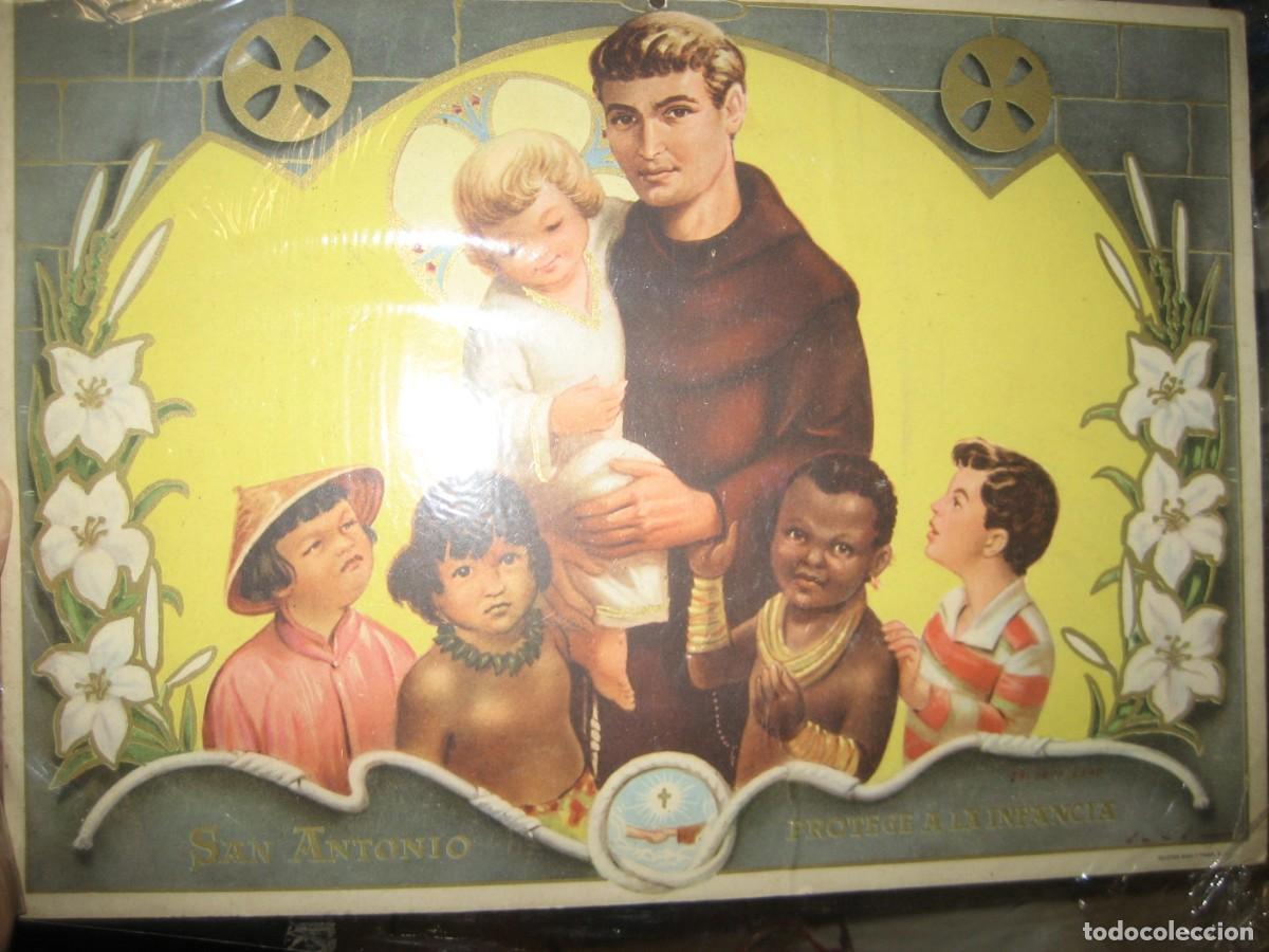 Carteles publicitarios: Cartel antiguo Sant Antonio protege a la infancia . Relieves Basa y Pages . Cart&oacute;n grueso