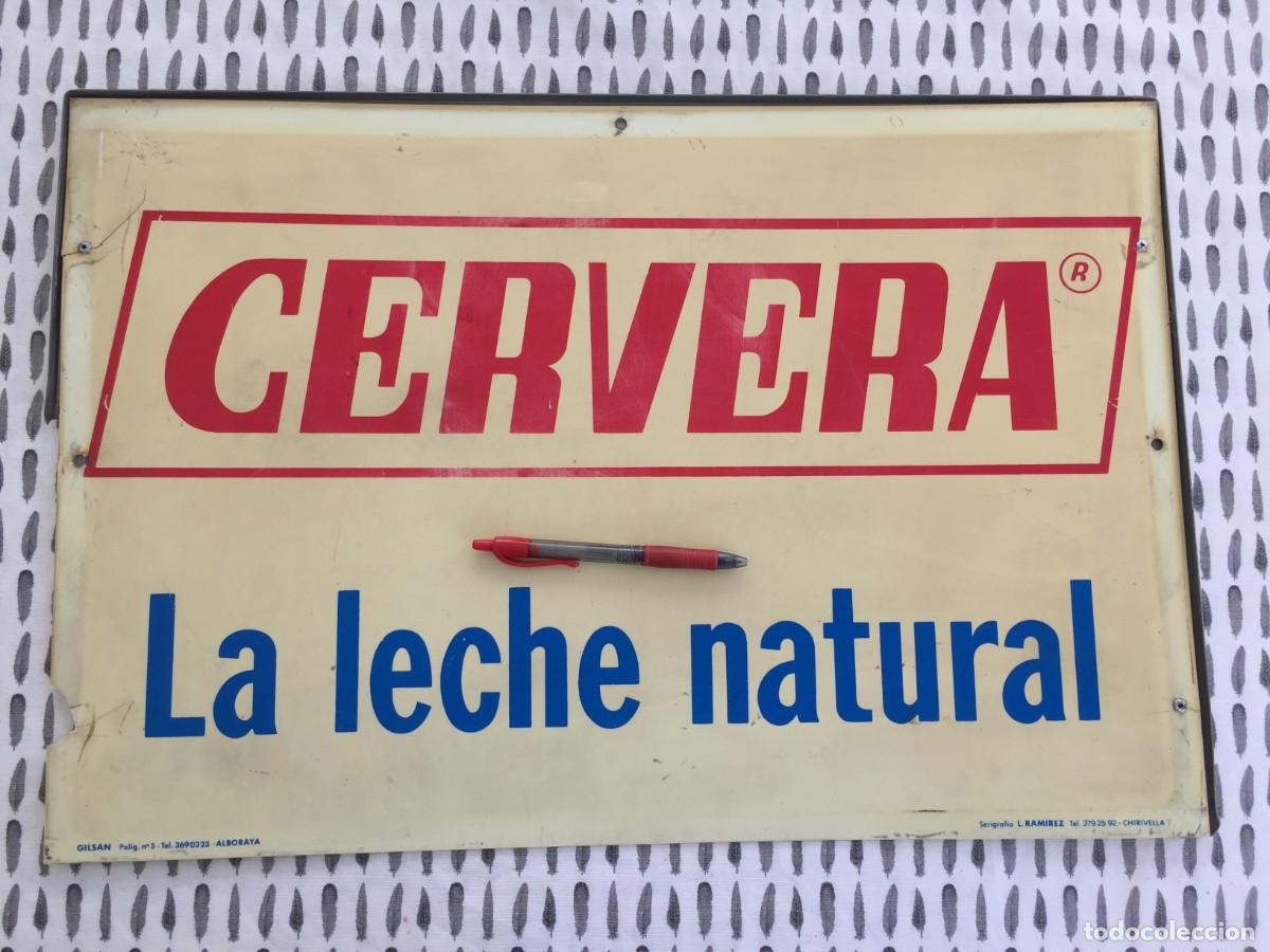 Carteles publicitarios: ***** VIEJO CARTEL EN PLASTICO CON PUBLICIDAD DE LECHE CERVERA ***** 58X40 CM