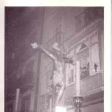Carteles de Semana Santa: SEMANA SANTA SEVILLA - FOTOGRAFIA DE 7.5X11 CON IMAGEN DEL CRISTO DE BURGOS EN SU PASO . Lote 32818903