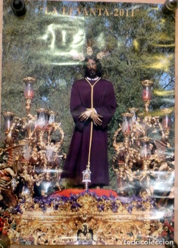 Carteles de Semana Santa: SEMANA SANTA SEVILLA LA LEVANTA 2011, .50X70 CMS - Foto 1