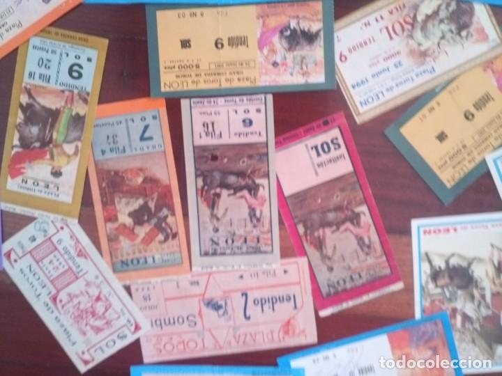 Carteles toros: Lote entradas toros leon - Foto 2