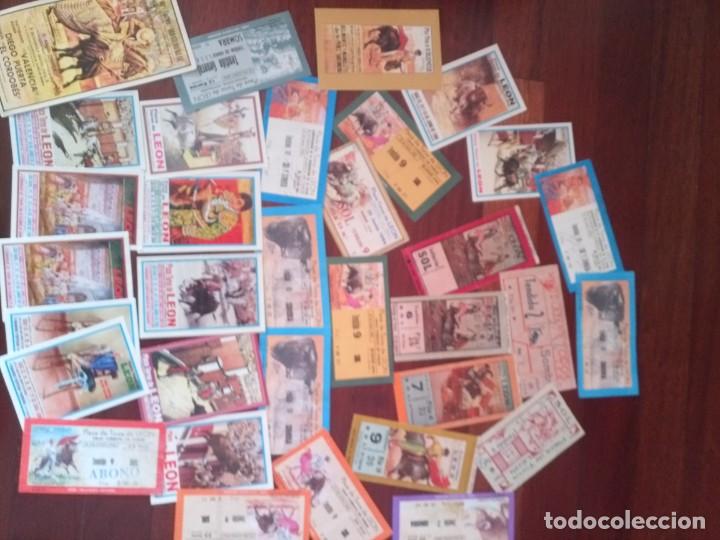 Carteles toros: Lote entradas toros leon - Foto 3