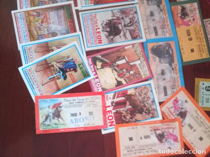 Carteles toros: Lote entradas toros leon - Foto 4