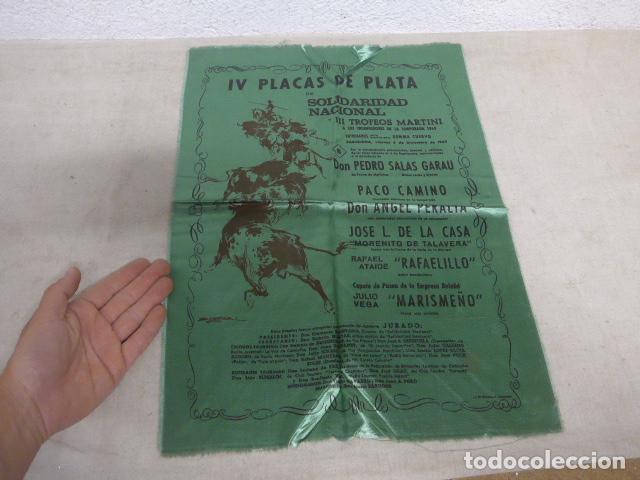 Carteles Toros: Antiguo cartel en tela de IV Placas de plata de solidaridad nacional, 1969, toros, barcelona