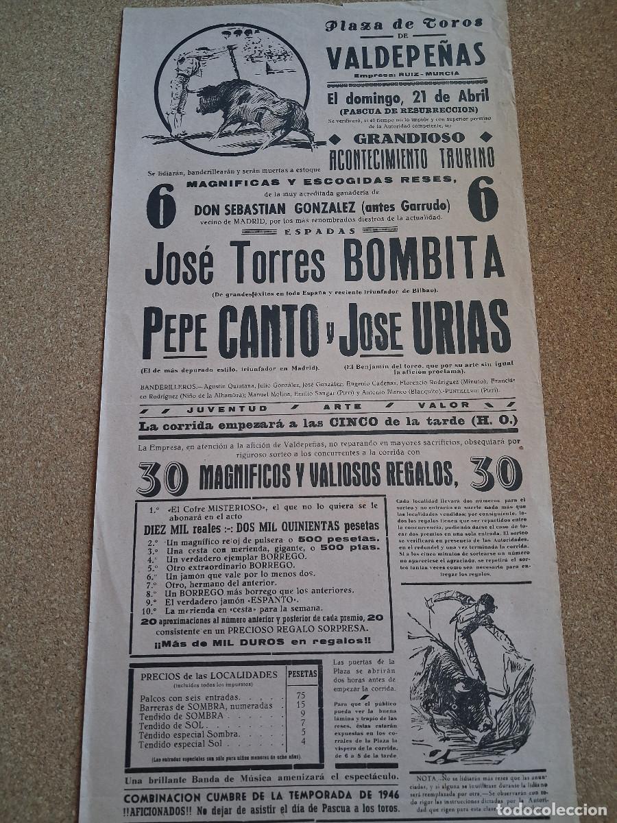 Carteles toros: Cartel de toros. Valdepe&ntilde;as. 21 abril 1946. Jos&eacute; Torres Bombita, Pepe Cant&oacute;, Jos&eacute; Ur&iacute;as.