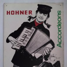 Affissi di Trasporti: CARTEL DISPLAY PUBLICIDAD INTRUMENTOS MUSICALES ACORDEONES HOHNER GERMANY ILUST HENGGE SERIGRAFIA RV