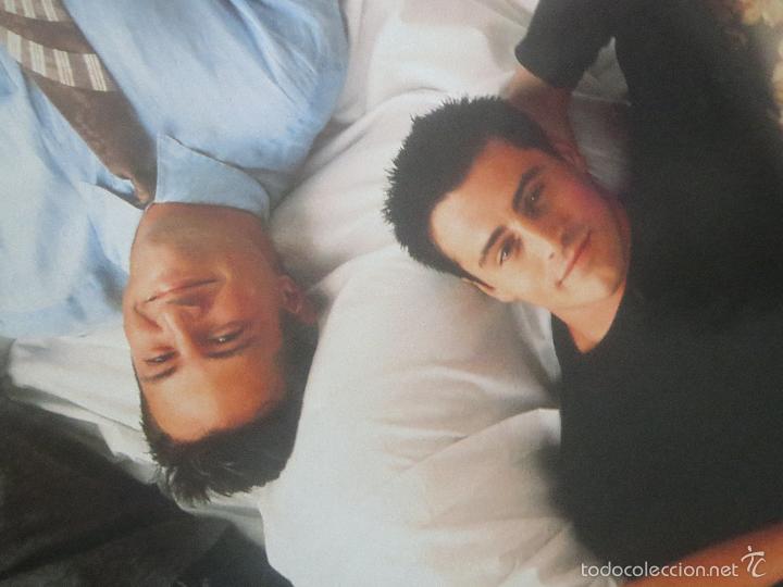 Carteles: POSTER FRIENDS EN LA CAMA 98 X 68 CM APROX. - Foto 3
