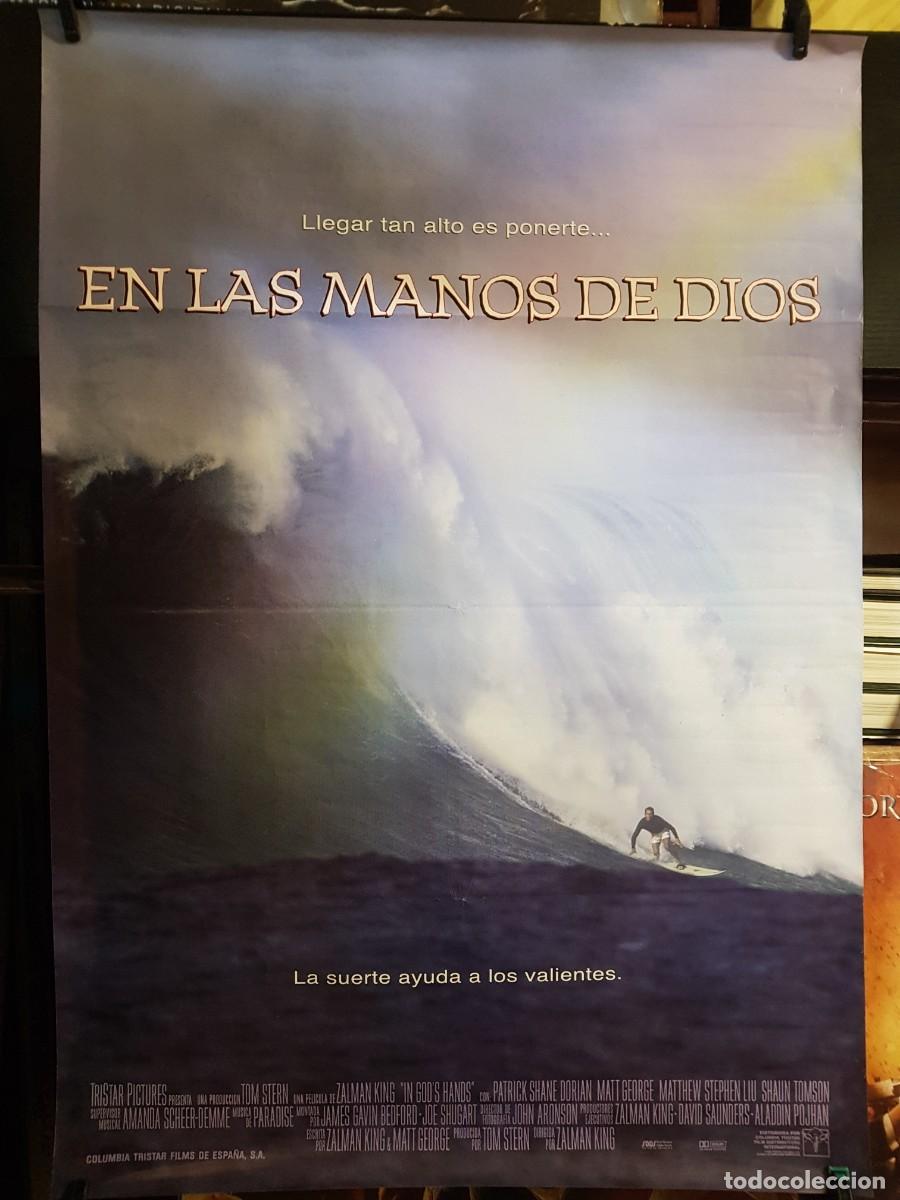 Carteles: CARTEL EN LAS MANOS DE DIOS 67CMX96CM - Foto 1