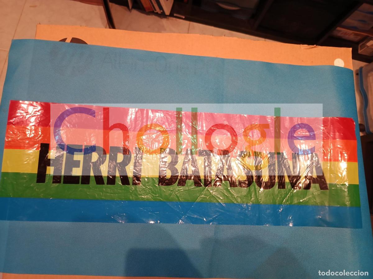 Carteles: Cartel HERRI BATASUNA EN PLASTICO con fondo bandera LGTBI