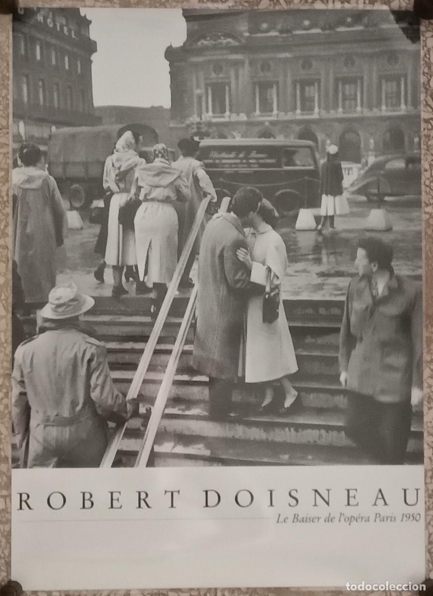 Carteles: Foto-Cartel Plastificado - Autor: Albert Doisneau - Le Baiser de L&acute;op&eacute;ra Par&iacute;s, 1950 - Para Enmarcar