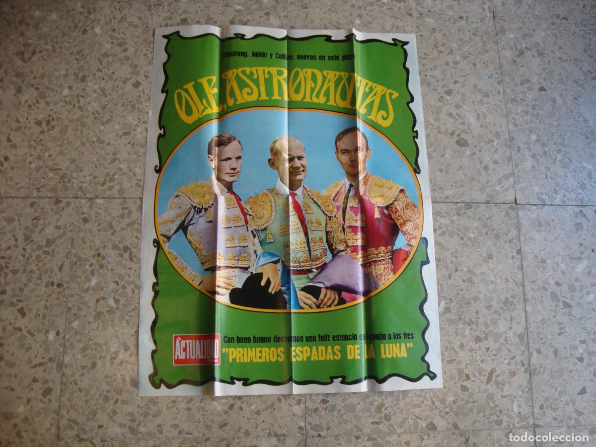 Carteles: POSTER REVISTA ACTUALIDAD ESPA&Ntilde;OLA PRIMEROS ESPADAS DE LA LUNA ARMSTRONG ALDRIN COLLING 67 X 51