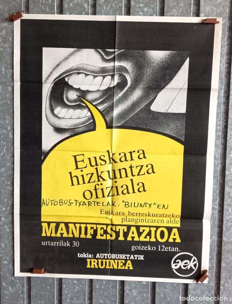 Carteles: Cartel de propaganda pol&iacute;tico y social a favor del euskera en Pamplona AEK manifestaziona -IA 1982