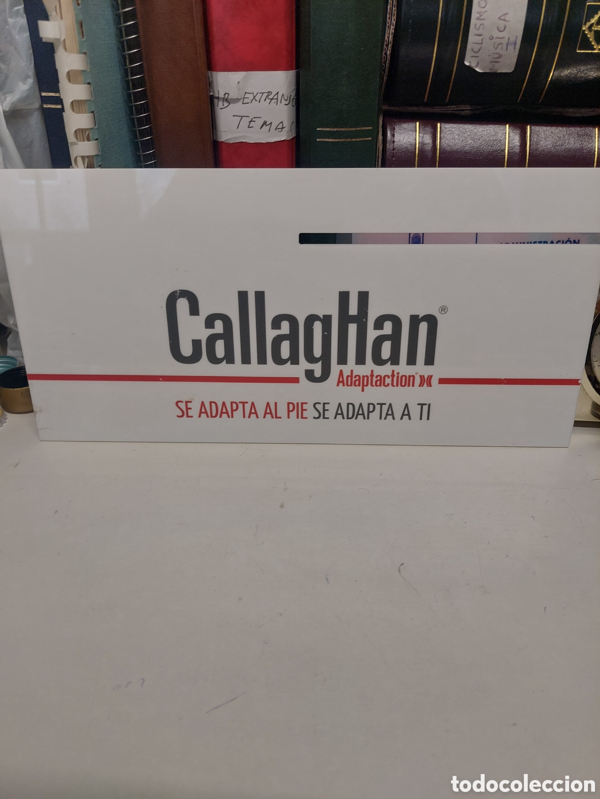 Carteles: CARTEL MODA ZAPATOS CALLAGHAN ADAPTACTION Metracrilato