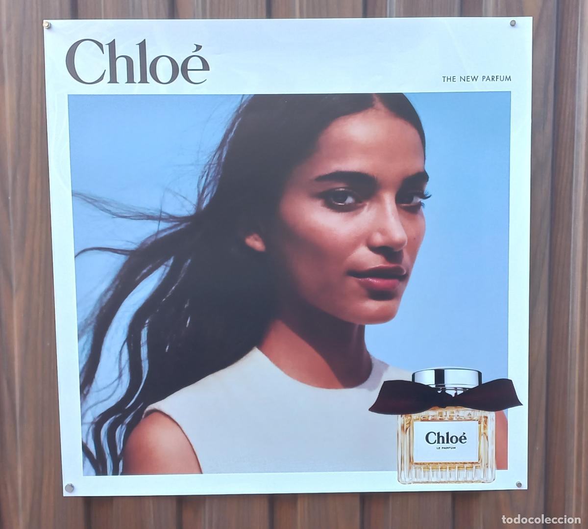 Carteles: Cartel publicitario original Chlo&eacute; Le Parfum. Poster pl&aacute;stico 55 x 55 cm.