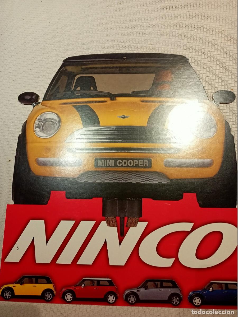 Carteles: CARTEL PUBLICITARIO DE MINI COOPER &rdquo;NINCO&rdquo; DE CARTON CON DOBLE CARA DE 37 X 40 CM.