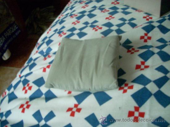 Casas de mu&ntilde;ecas: Almohada para cama de mu&ntilde;ecas. - Foto 2
