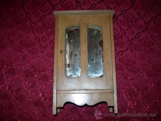 Casas de mu&ntilde;ecas: ANTIGUO ROPERO PARA CASA DE MU&Ntilde;ECA - Foto 1
