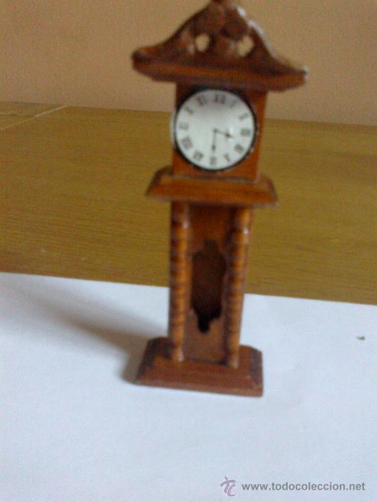 Casas de mu&ntilde;ecas: RELOJ CLASSICO EN MADERA CASA DE MU&Ntilde;ECAS - Foto 1