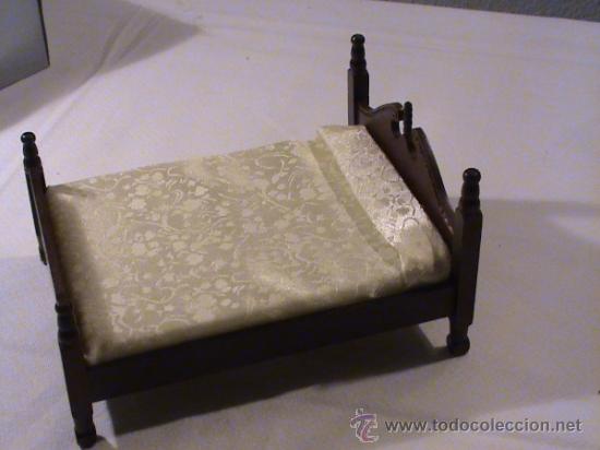 cama para casa de muñecas