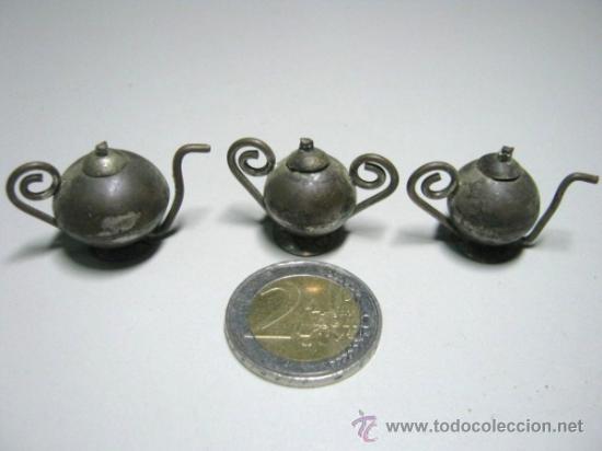 Casas de mu&ntilde;ecas: Lote Casa de Mu&ntilde;ecas . 3 piezas antiguas metal . CAFETERA + TETERA + AZUCARERO