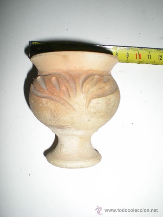 Casas de mu&ntilde;ecas: antiguo macetero con forma de copa en ceramica para mu&ntilde;ecas - Foto 1