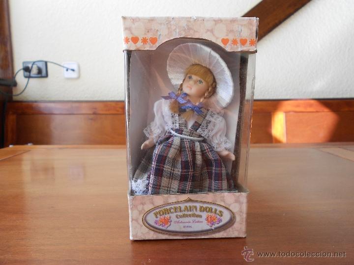 Casas de mu&ntilde;ecas: MU&Ntilde;ECA DE PORCELANA PARA CASA DE MU&Ntilde;ECAS - Foto 1