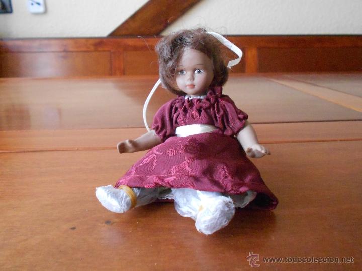 Casas de mu&ntilde;ecas: MU&Ntilde;ECA DE PORCELANA PARA CASA DE MU&Ntilde;ECAS - Foto 1