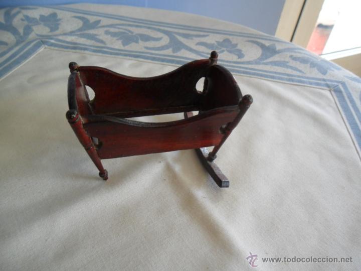 Casas de mu&ntilde;ecas: CUNA MOISES DE MADERA PARA CASA DE MU&Ntilde;ECAS - Foto 2