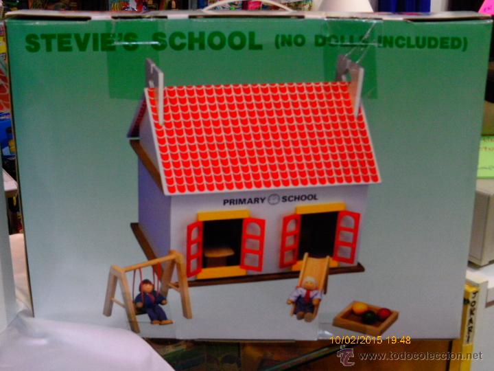 Casas de mu&ntilde;ecas: ESCUELA DE MADERA CON COMPLEMENTOS.TRADITOY 80S.NUEVO EN CAJA.F&Aacute;CIL MONTAJE. - Foto 2